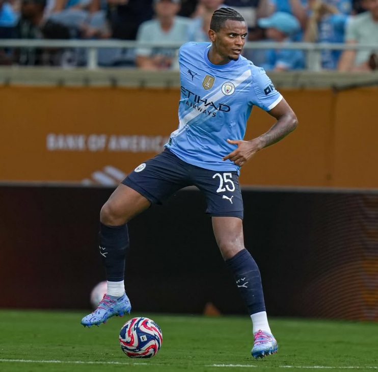 Crystal Palace Incar Manuel Akanji, Marc Guéhi Siap ke Anfield?