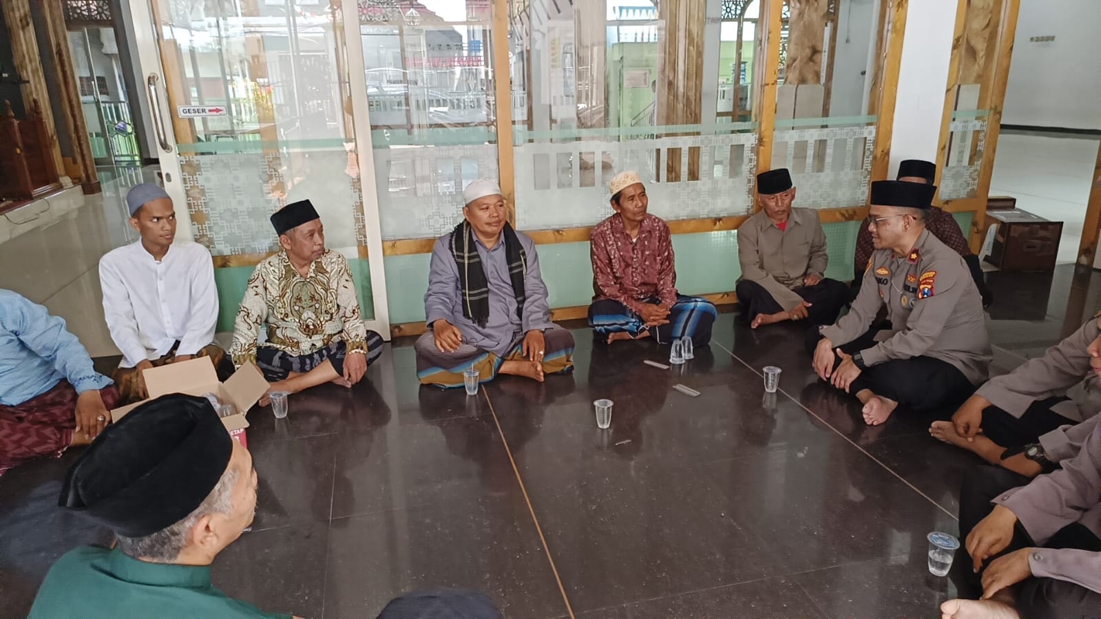 Jumat Curhat Bersama Tiga Pilar Sawahan, Polsek Sawahan Beri Imbaun Kamtibmas