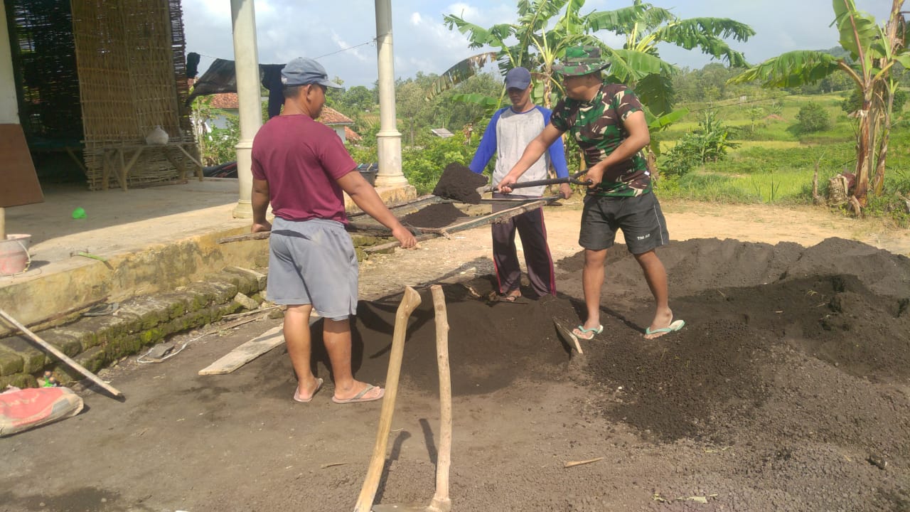 TMMD Sumenep Masuk Tahap Plester Dinding RTLH, Kualitas Pengerjaan Jadi Prioritas