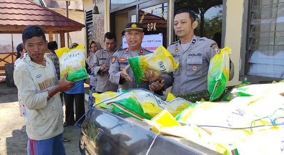 Dukung Stabilitas Harga Beras, Polisi Probolinggo Gelar Pasar Murah di 21 Polsek