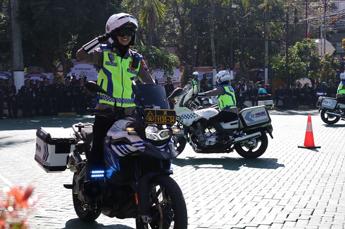 Atraksi Srikandi Polwan Polres Malang Meriahkan Puncak Hari Bhayangkara Ke-80