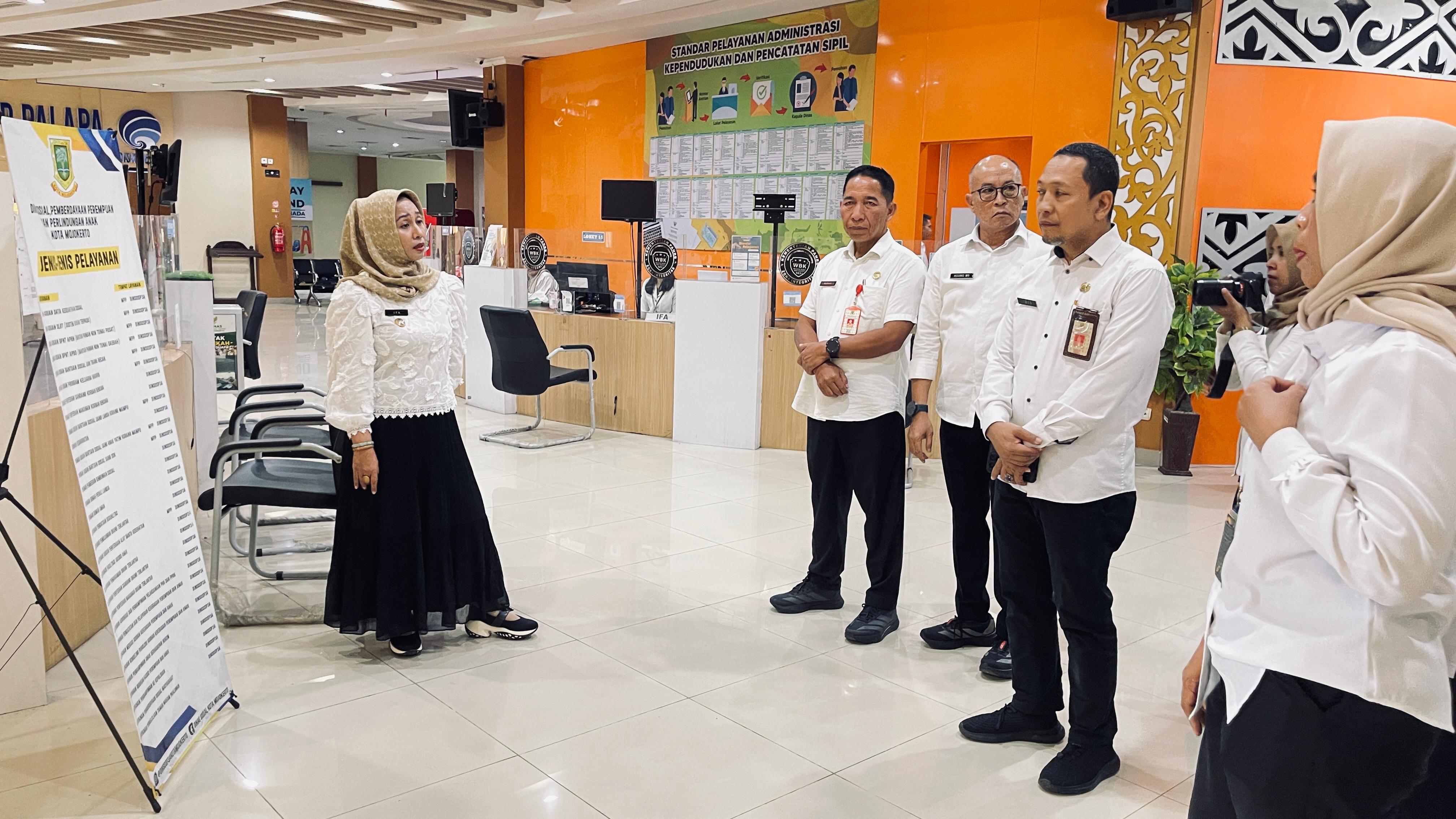 Hari Pertama Kerja Usai Lebaran, Ning Ita Sidak ASN: Pastikan Layanan Publik Tetap Prima Tanpa Hambatan