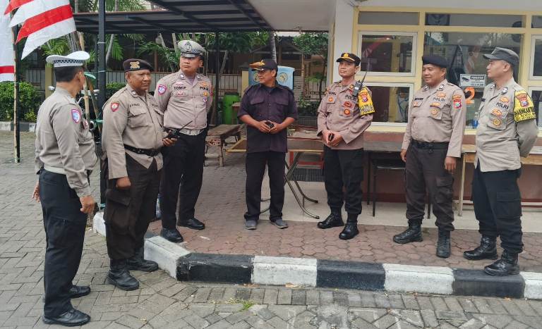 Polsek Wonocolo Gelar Patroli Dialogis, Jaga Keamanan Lingkungan Perumahan