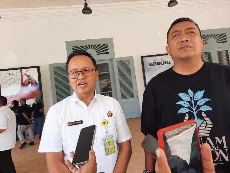 Perkuat Sinergi, Bupati Situbondo Terima 100 Sertifikat Aset Pemda dari ATR/BPN