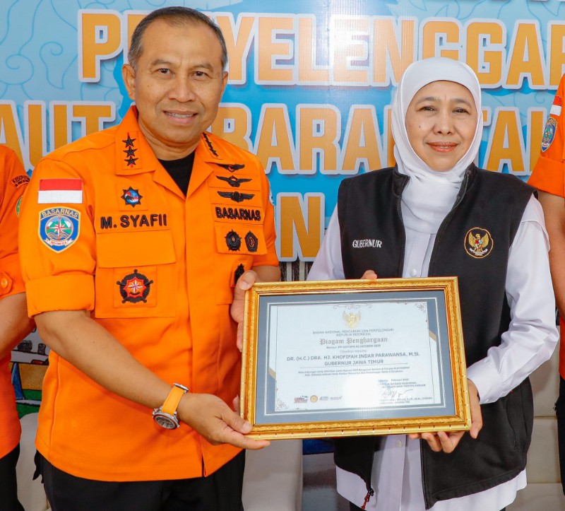 Pemprov Jatim Terima Penghargaan Basarnas di Tengah Siaga Lebaran