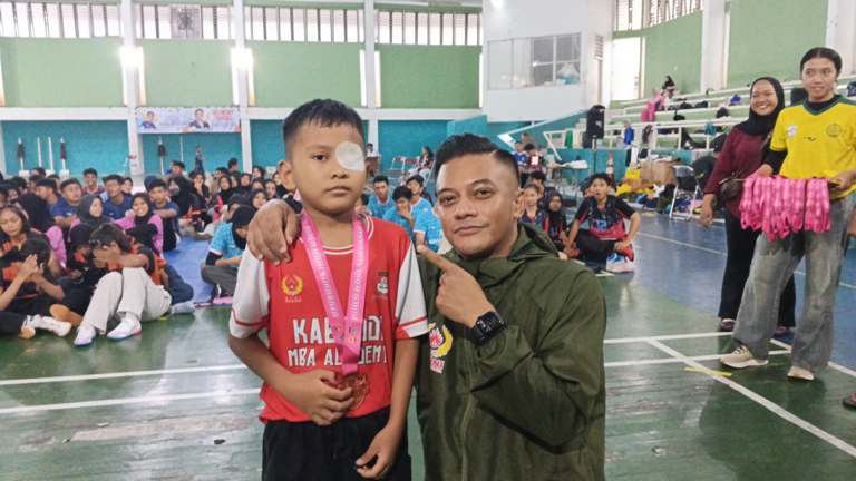 Bangkit dari Tumor Mata, Siswa MI Al Karim Surabaya Naik Podium Piala KONI 2025