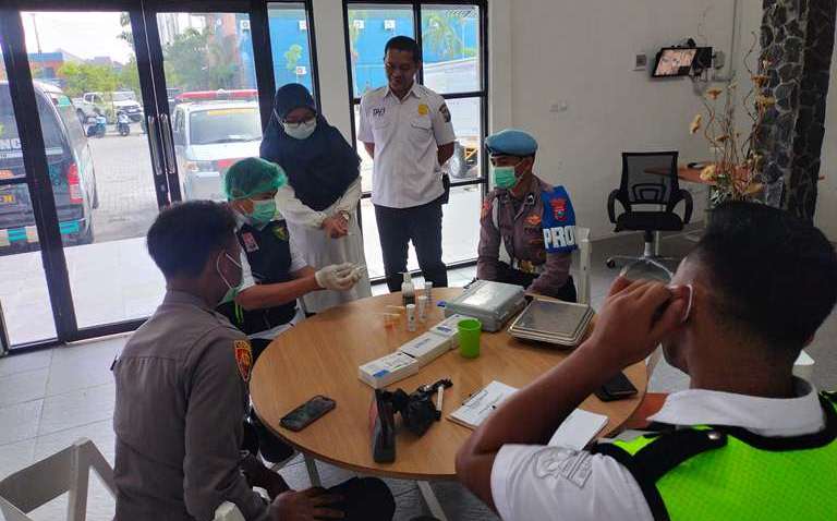 Tim Food Safety Polres Gresik Pastikan Menu Program MBG di SPPG Aman Dikonsumsi