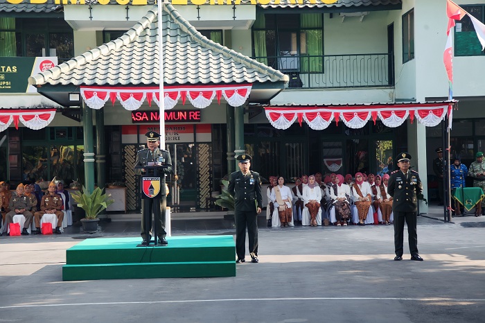 HUT TNI Ke-81, Kasdim 0821/Lumajang Pimpin Upacara dan Bagikan Sembako