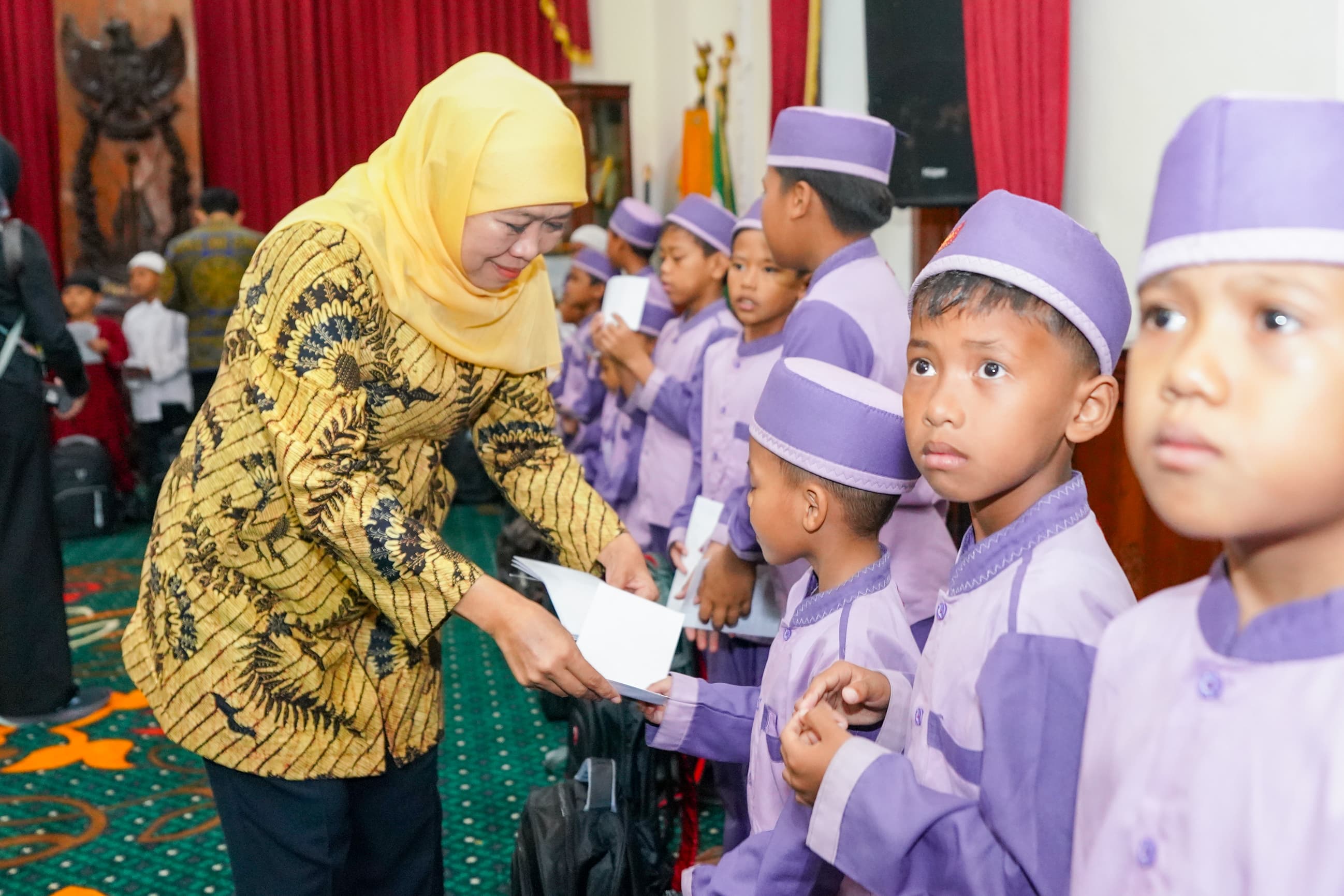 Satu Tahun Memimpin Jatim, Khofifah-Emil Pilih Refleksi dan Berbagi