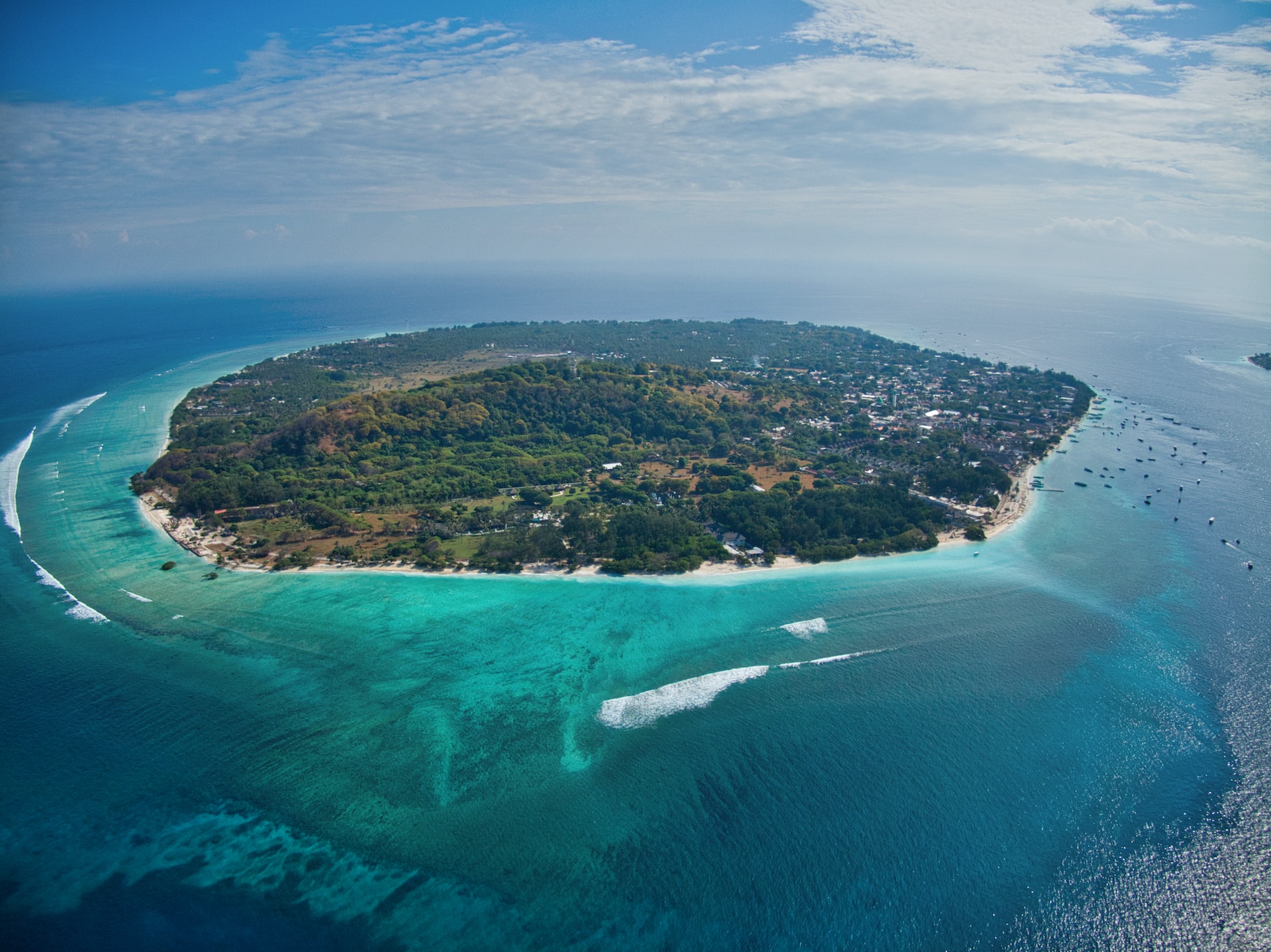 Menjelajahi Keindahan Tersembunyi: 5 Pantai Terbaik di Lombok