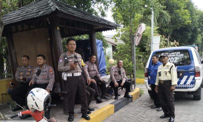 Polsek Karangpilang Jalin Sinergi dengan Warga Tingkatkan Kewaspadaan Bersama