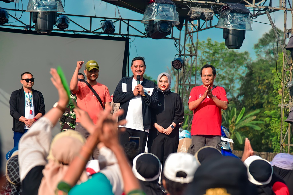 Semarak HUT Ke-80 RI, Wabup Lumajang Buka Senam dan Jalan Sehat Desa Krai