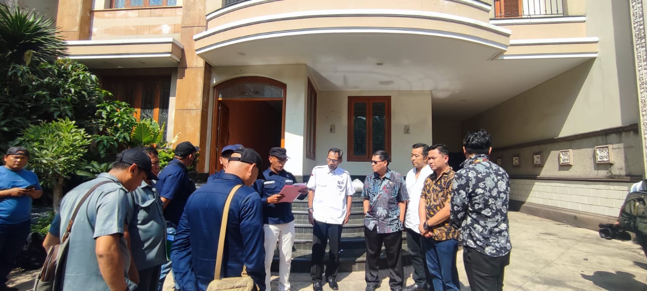 PN Surabaya Eksekusi Rumah di Jalan Dharmahusada Indah Timur