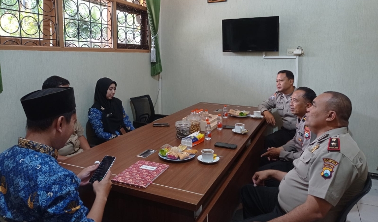 Kapolsek Kedungkandang Malang Binluh Pelajar di SMPN 21