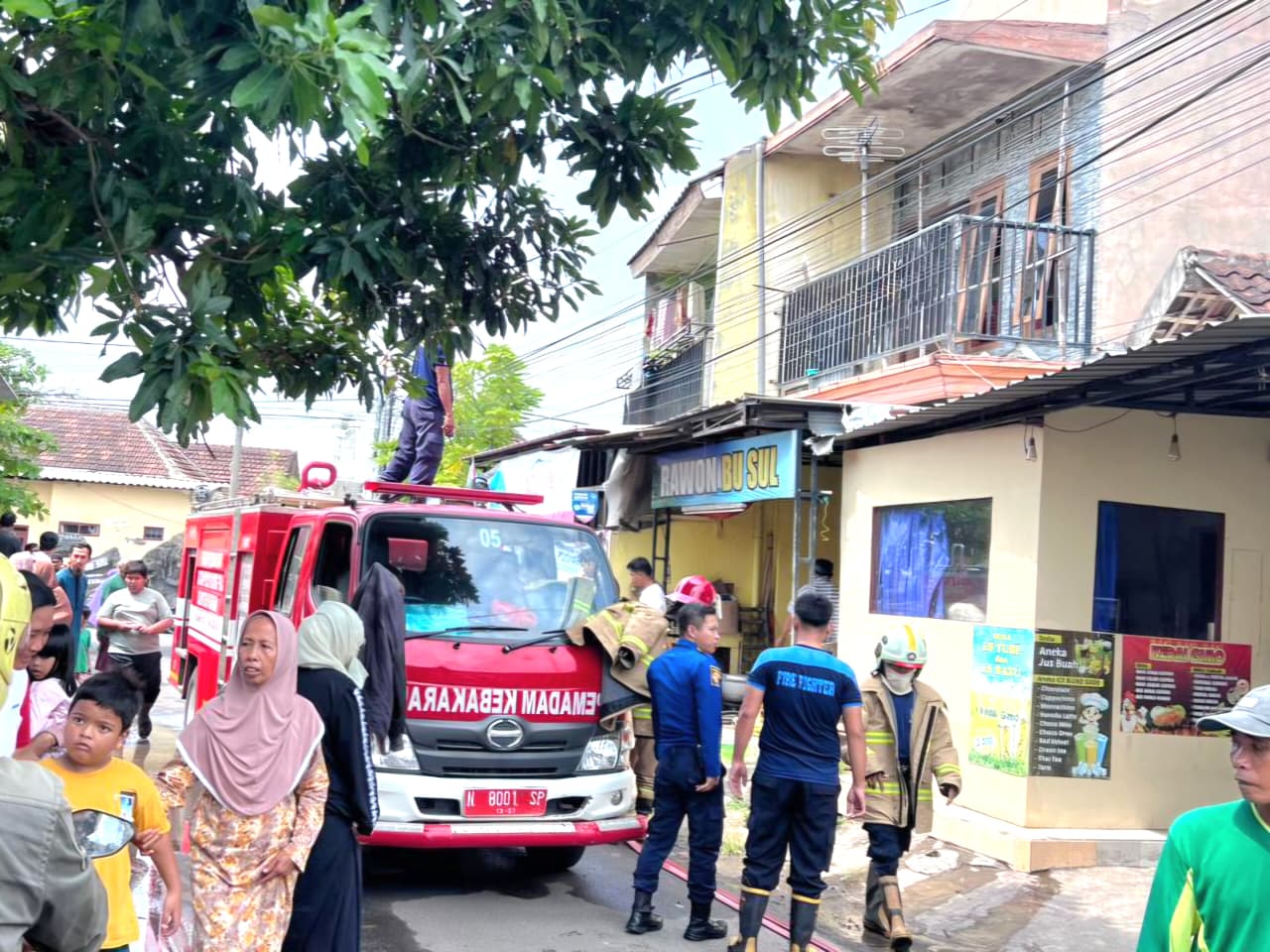 Warung Rawon di Bangil Terbakar, Pemilik Dilarikan ke Rumah Sakit