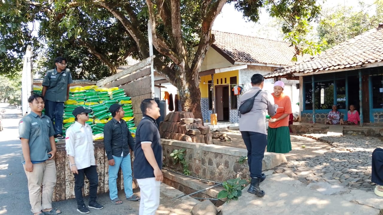 Gerakan Pangan Murah di Lumbang, Polres Pasuruan Gandeng BEM Salurkan Beras 5 Ton