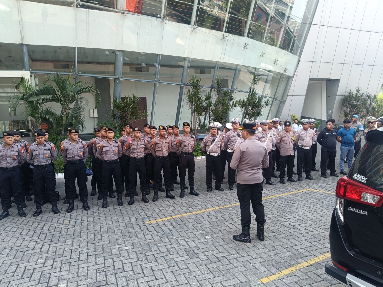 Polsek Wonocolo Beri Pengamanan Acara Peluncuran dan Dialog Percepatan Koperasi Desa Merah Putih