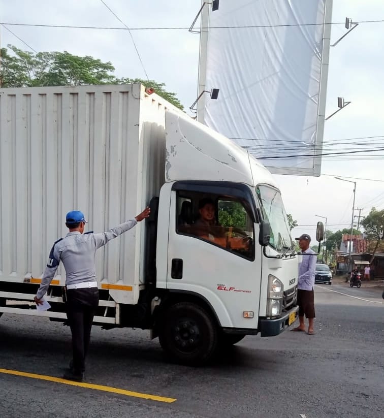 Kepadatan Jadi Lancar Setelah Pembatasan Operasional Kendaraan Barang di Jam Sibuk