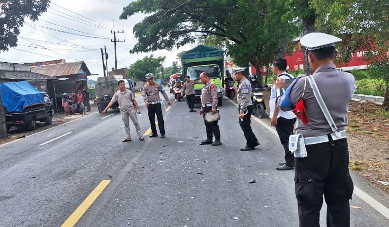 Laka Beruntun di Bangkalan, Pemotor Honda Supra Tewas Seruduk Ambulans dan Mobilio 
