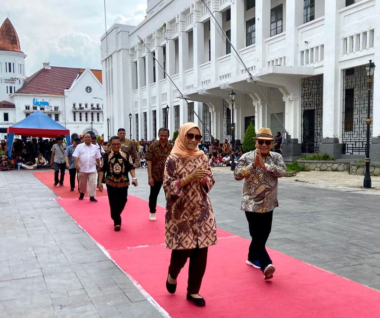 Surabaya Fashion Festival 2025 Resmi Dibuka, Direksi Memorandum Sapa Masyarakat Lewat Catwalk