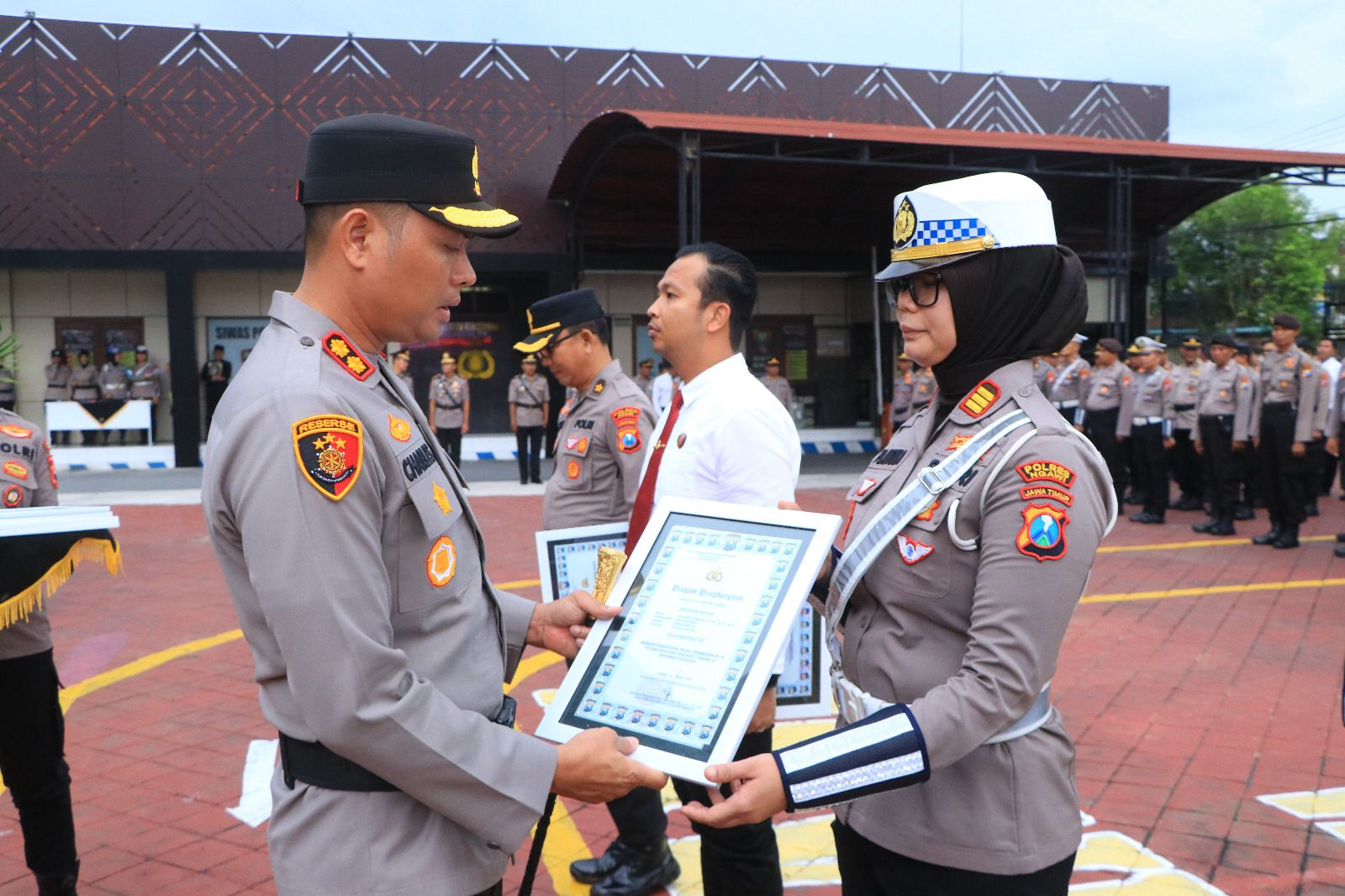 36 Anggota Polres Ngawi Raih Penghargaan atas Prestasi dan Dedikasi Luar Biasa