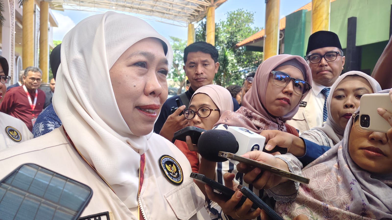 Kasus Pungli ESDM Jatim, Gubernur Khofifah Hormati Proses Hukum