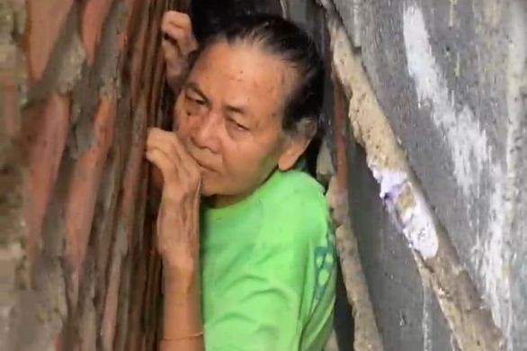 Diduga Pikun, Nenek di Gresik Terjepit Sejam di Sela-Sela Tembok Rumah