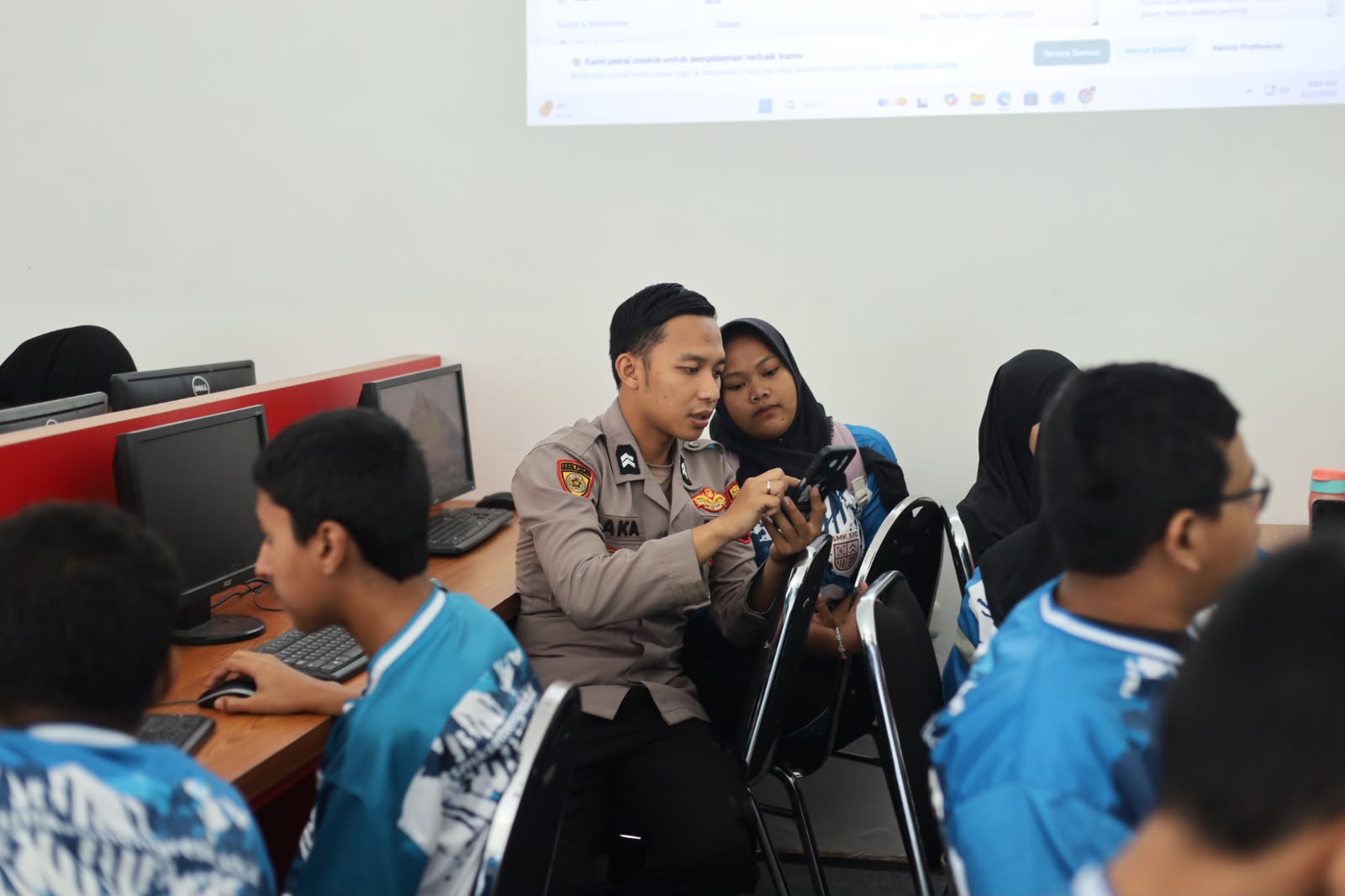 Polres Gresik Edukasi AI untuk 116 Pelajar SMKS Semen Gresik