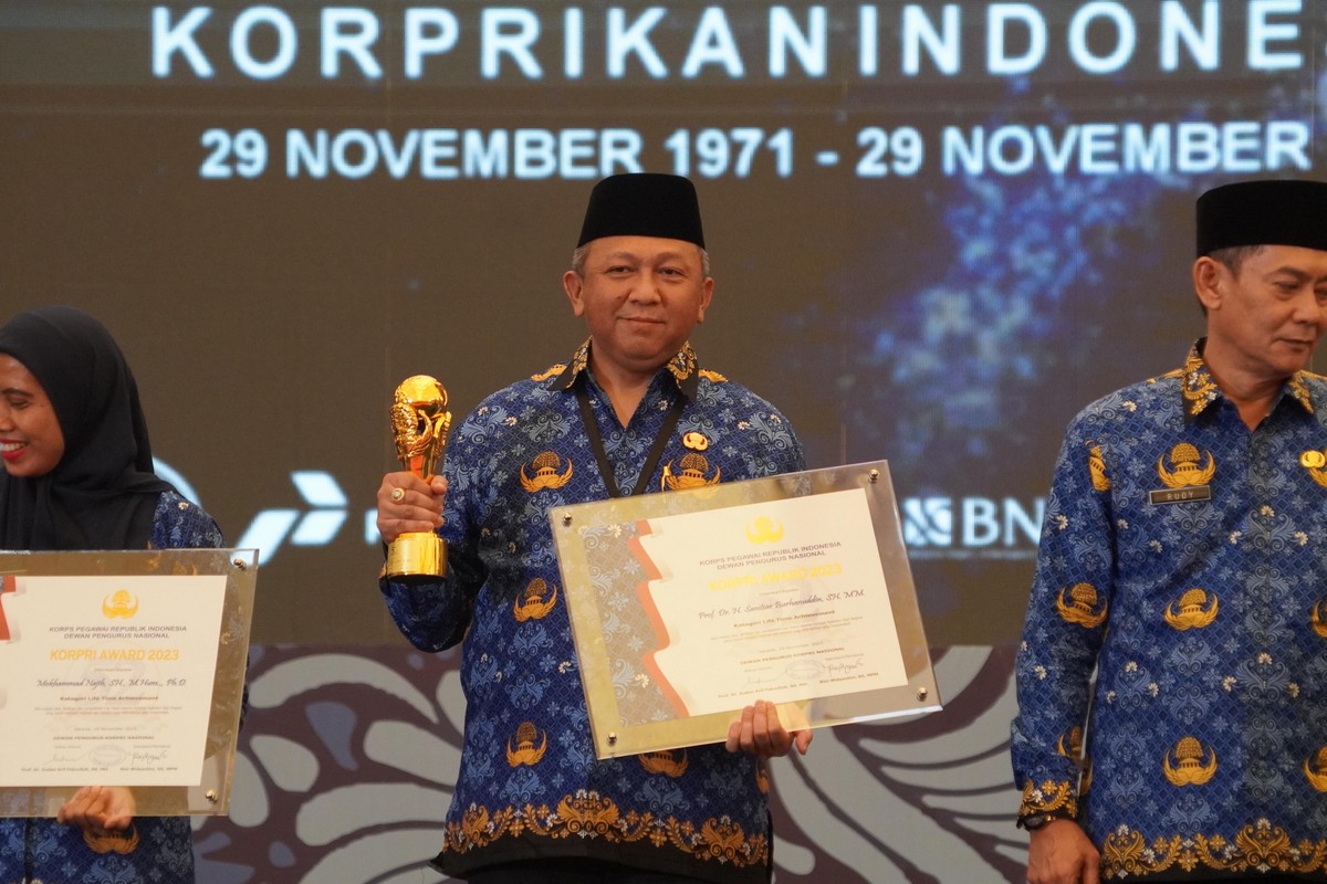 Jaksa Agung ST Burhanuddin Raih Penghargaan Life Achievement Award dari KORPRI