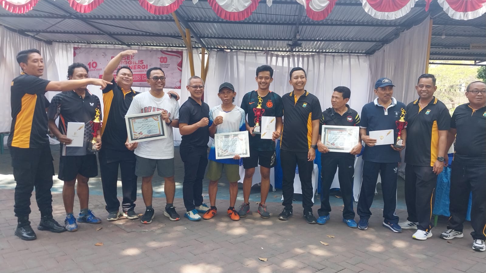 Polsek Tenggilis Mejoyo Gelar Lomba Tenis Meja dan Domino Meriahkan HUT Ke-80 RI
