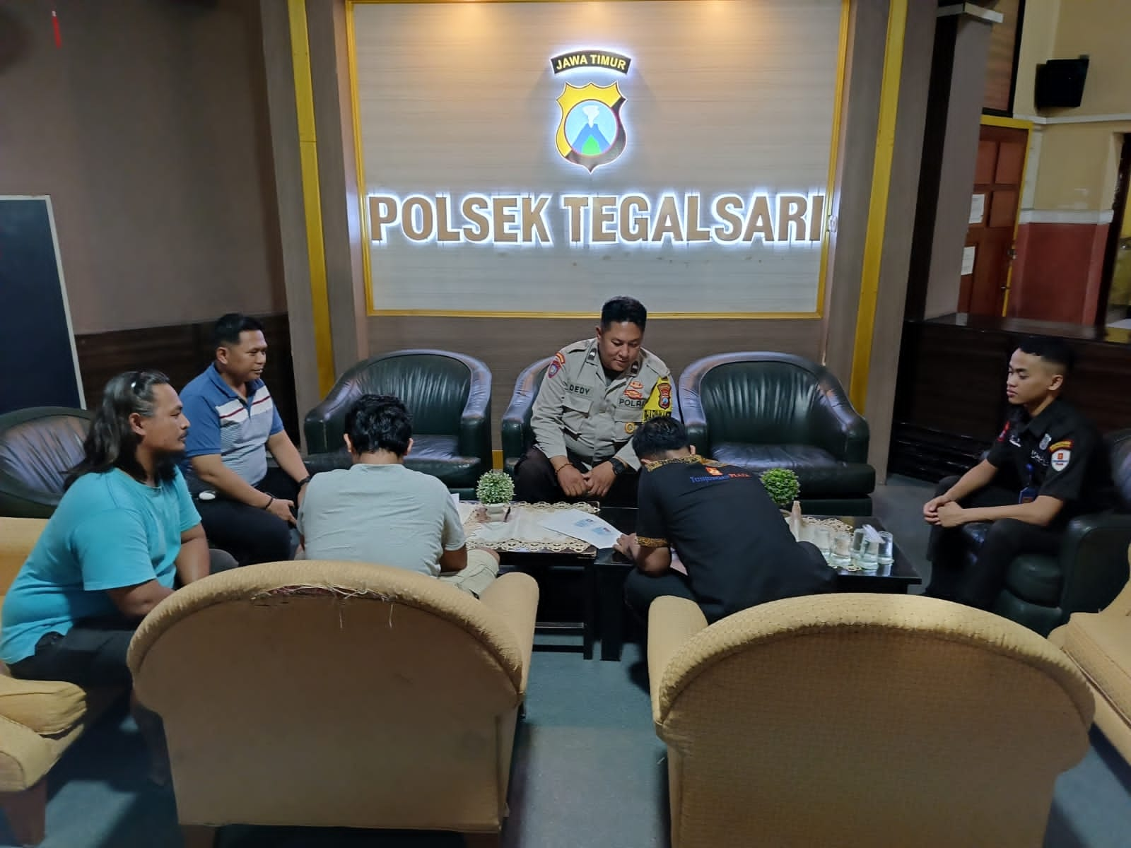 Bhabinkamtibmas Polsek Tegalsari Mediasi Perselisihan Warga