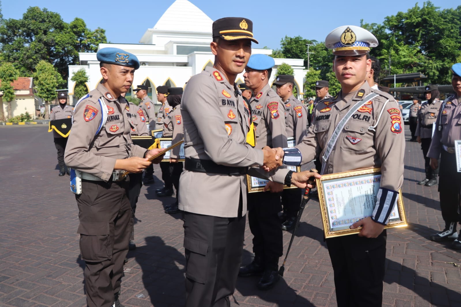 Kapolres Pasuruan Berikan Reward 41 Personel Berprestasi