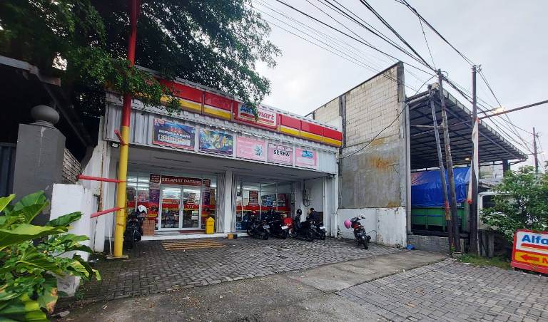 Motor Karyawan Alfamart Dicuri Bandit di Ngagel Madya Surabaya, Pelaku Sempat Belanja