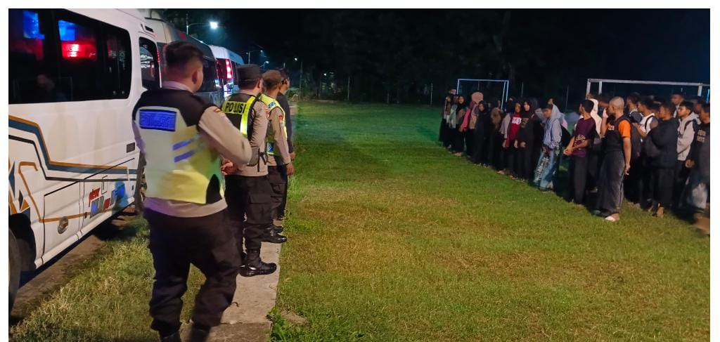 Polsek Balen Kawal Latihan Bersama Siswa PSHT