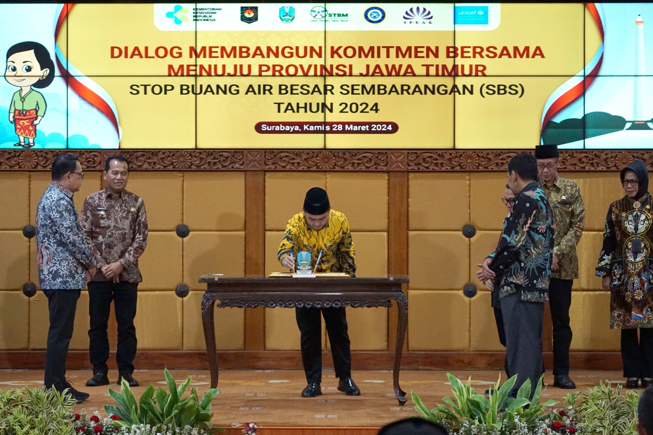 Wawali Pasuruan Tandatangani Komitmen Bersama Menuju Provinsi Jatim 100 Persen Stop BAB Sembarangan 