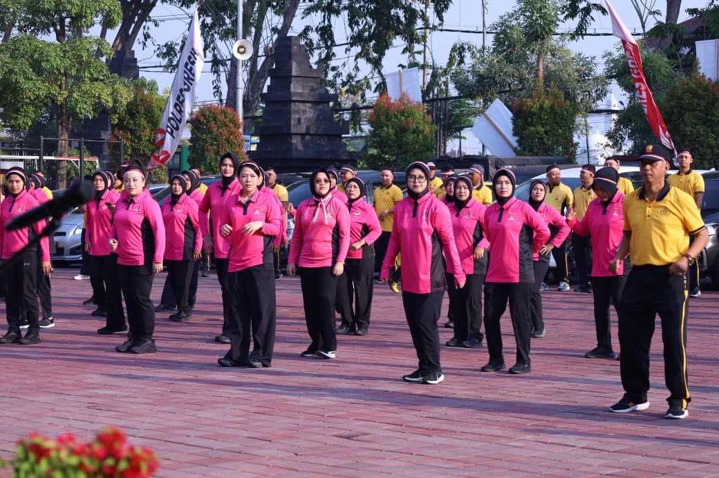 Semarak HUT Ke-81 RI, Polres Gresik Gelar Olahraga Bersama dan Lomba Tradisional