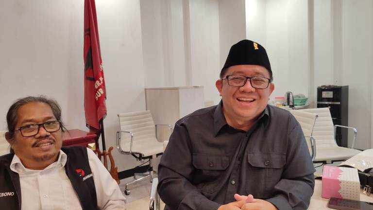 Yordan Pimpin Rapat Internal Fraksi PDI-P Surabaya, Tegaskan Posisi Adi Sutarwijono Aman sebagai Ketua DPRD