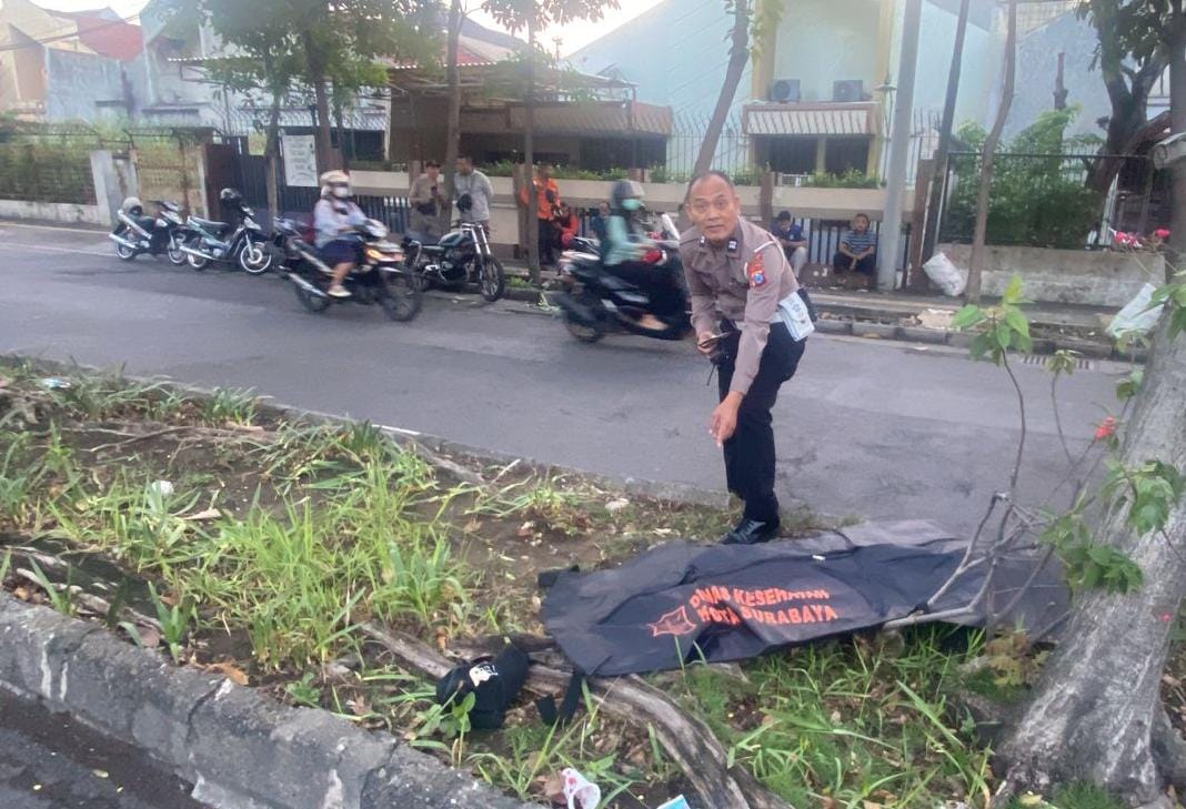 Tabrak Pembatas Jalan Raya Satelit Indah, Pengendara RX-King Tewas