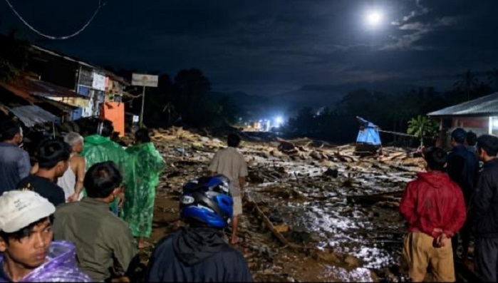 Banjir Bandang Terjang Kompleks Kantor Bupati Solok, Akses Padang-Solok Tertutup Material Lumpur