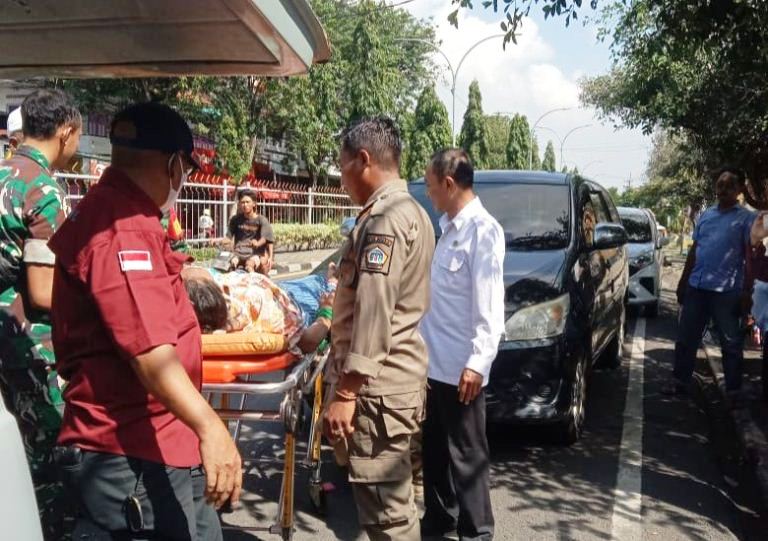 Sering Ngamuk ke Warga, Perempuan ODGJ Dievakuasi Dinsos Gresik