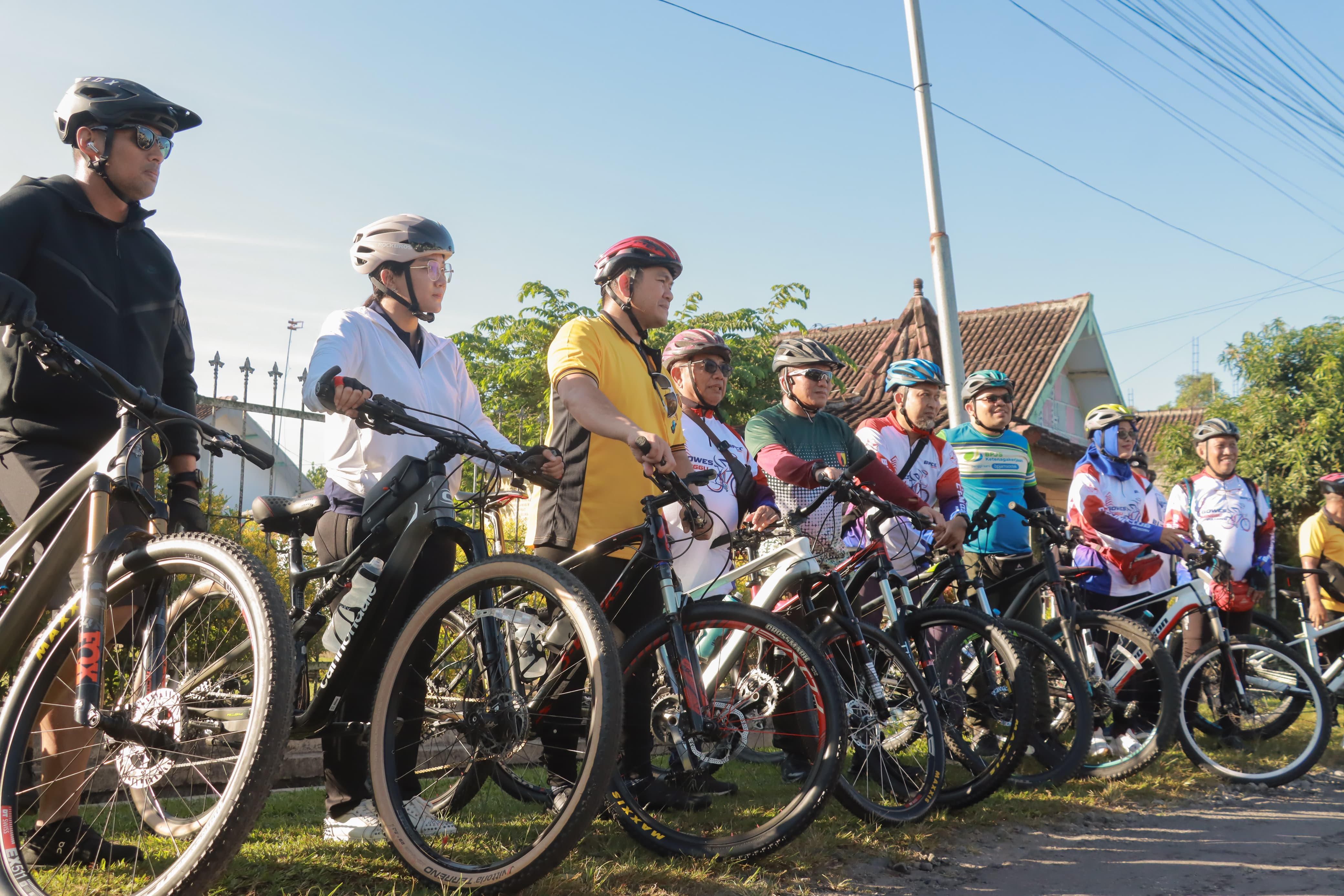 Semarak HUT Ke-79 Bhanyangkara, Polres Blitar Gowes Bareng Forkopimda Blitar Raya