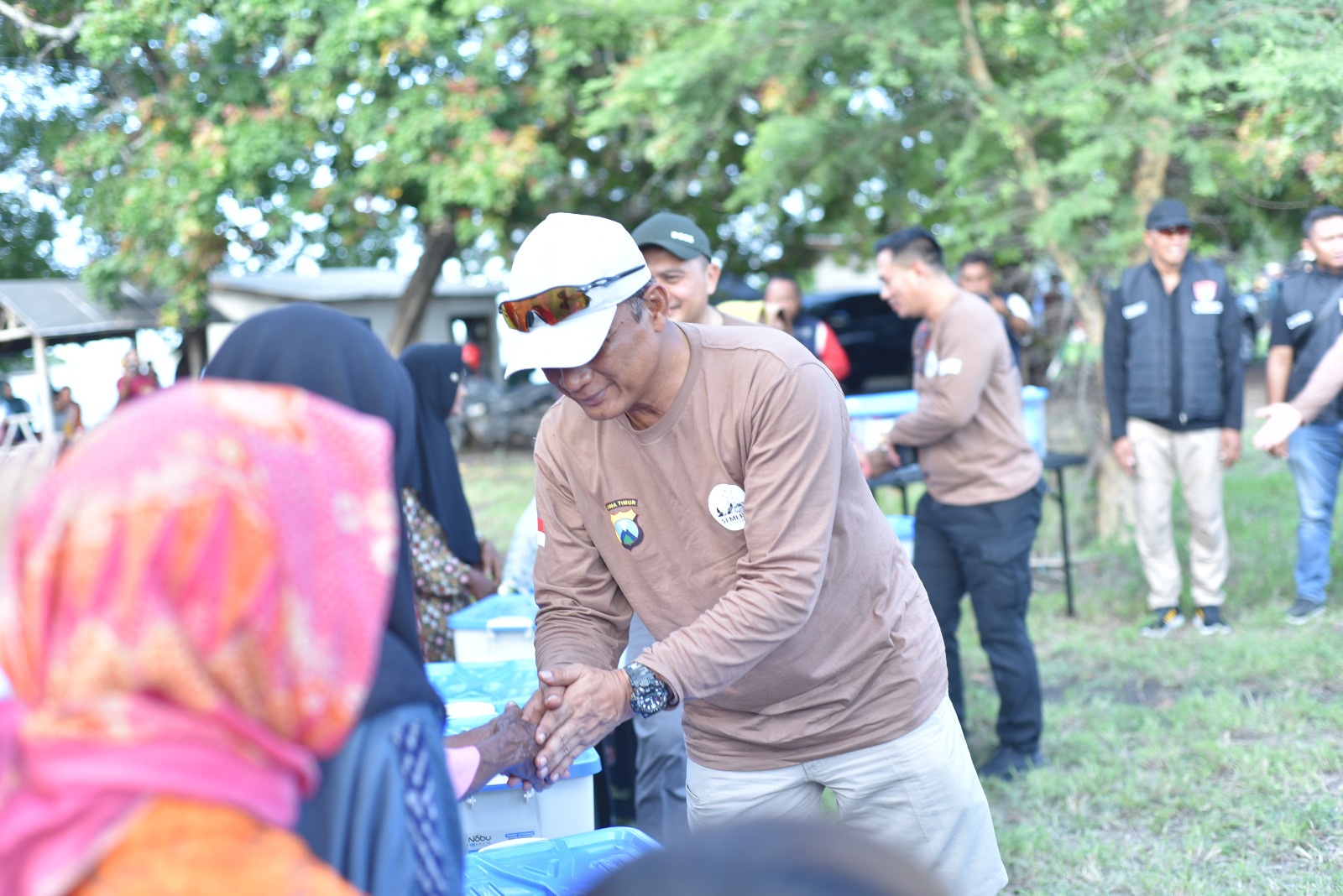 Jelang Hari Bhayangkara Ke-79, Polda Jatim Gelontor Bantuan ke Warga Pesisir