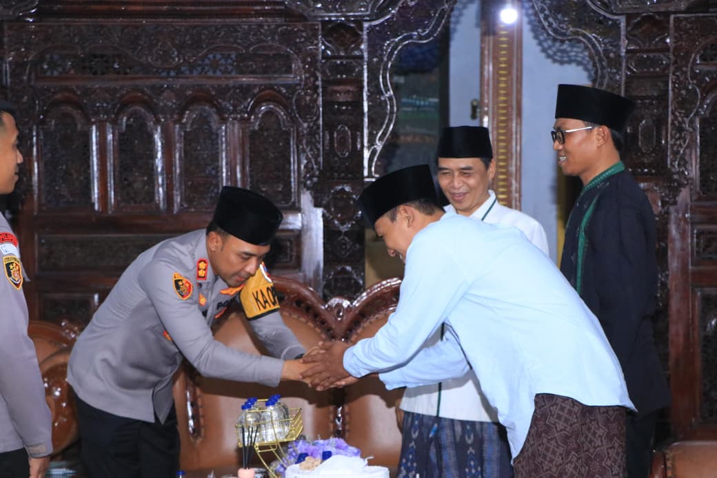 Kapolres Ngawi Sambang Ponpes Al Hidayah, Pererat Silaturahmi dengan Ulama