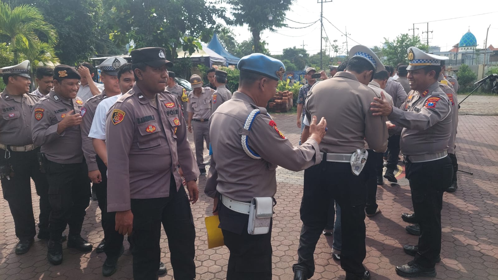 Polsek Sawahan Gelar Apel Jam Pimpinan Dilanjutkan Halalbihalal, Siapkan KRYD Pascalebaran