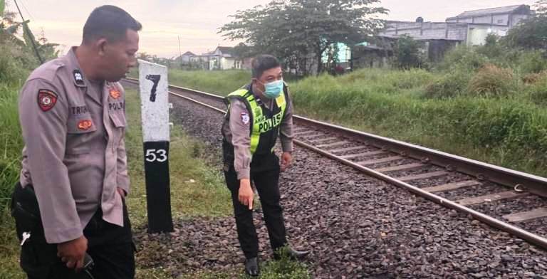 Pria Misterius Ditabrak KA Penataran