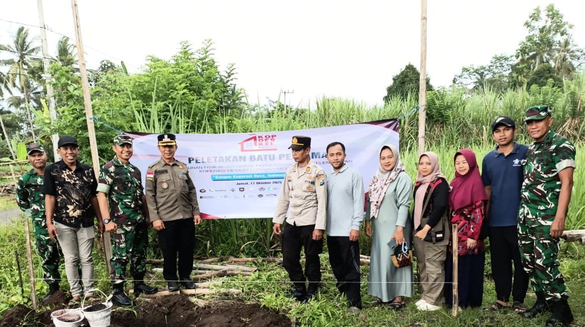 Bangun Kemandirian Desa, Danramil 0821-03/Senduro Hadiri Peletakan Batu Pertama Gerai Koperasi Merah Putih