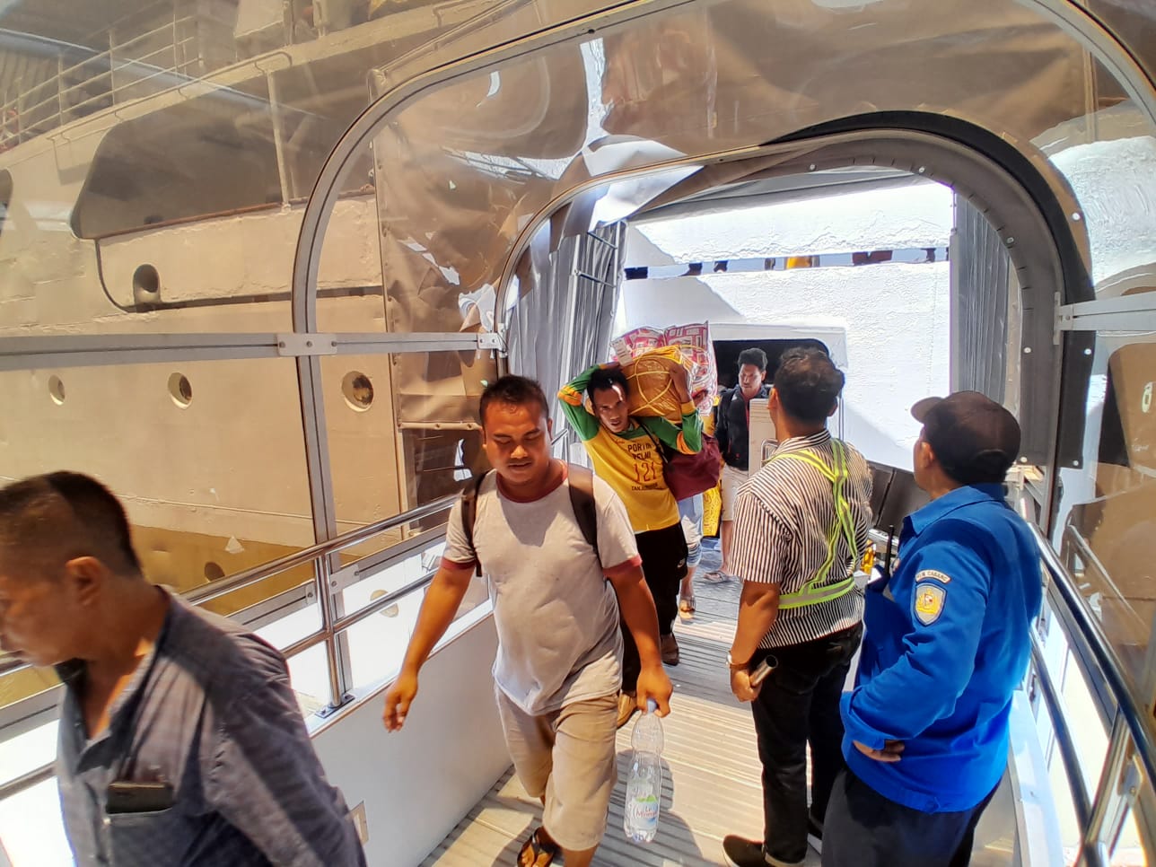 Pelindo Sub Reg 3 Jawa Sediakan Mobile Gangway Di Pelabuhan Tanjung Perak