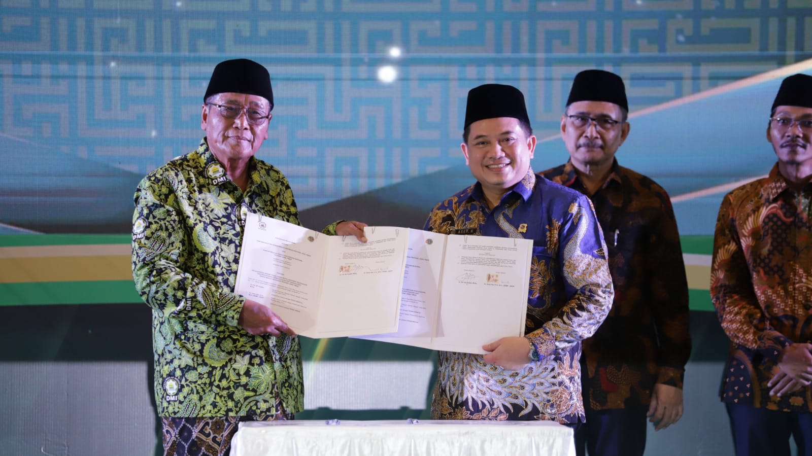 Tingkatkan Kesejahteraan Masjid, Kakanwil BPN Jatim Teken PKS Akselerasi Sertifikasi Tanah Wakaf dengan DMI