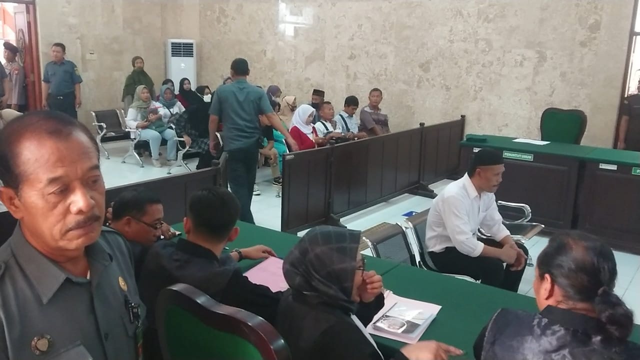 Vonis Pembunuh Pasutri Ngantru Ditunda, Keluarga Korban Kecewa