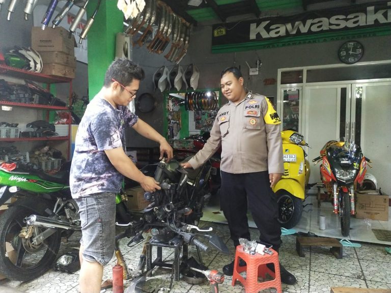 Bhabinkamtibmas Kebraon Ingatkan Bahaya Knalpot Brong, Ajak Bengkel Jalin Sinergi